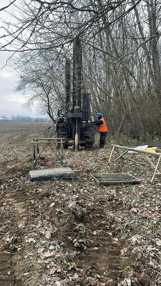  Au început investigațiile geotehnice pe traseul viitoarei autostrăzi Filiași - Drobeta 18939305