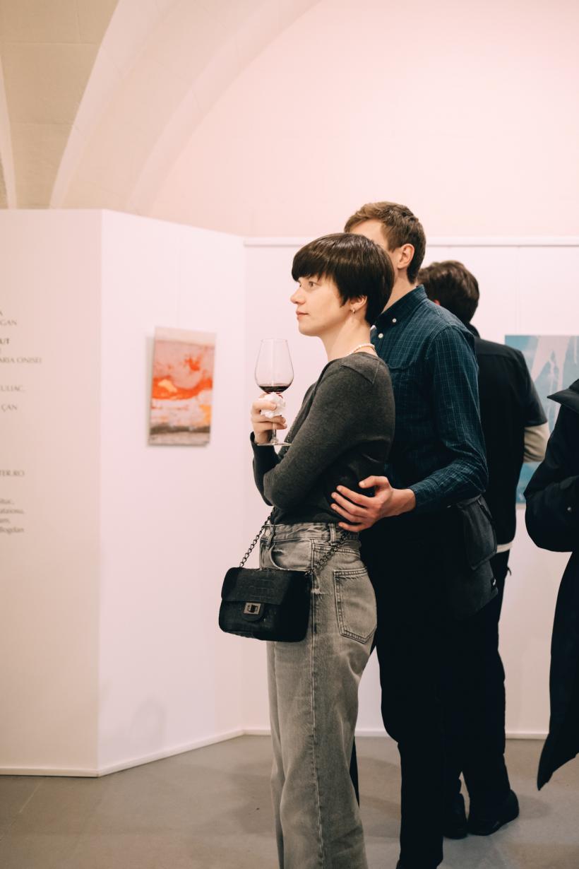 Poeta Svetlana Cârstean în ORAȘUL NEVĂZUT. Ateliere de explorare literară și personală pentru adulți și adolescenți 18939524