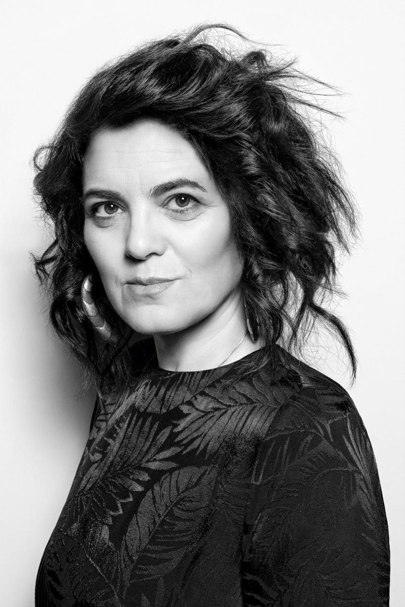 Poeta Svetlana Cârstean în ORAȘUL NEVĂZUT. Ateliere de explorare literară și personală pentru adulți și adolescenți 18939529