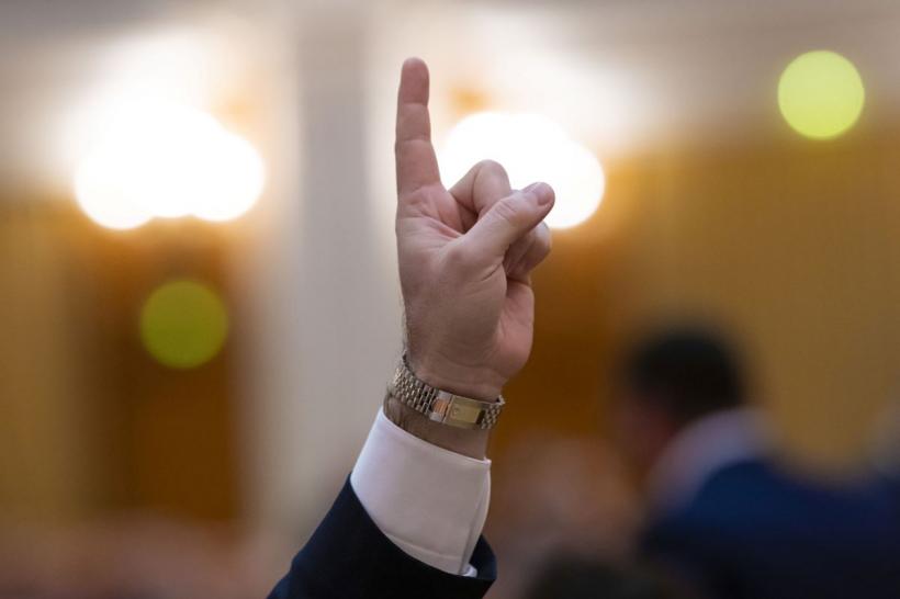 USR anunță că a votat împotriva „bugetului austerității”