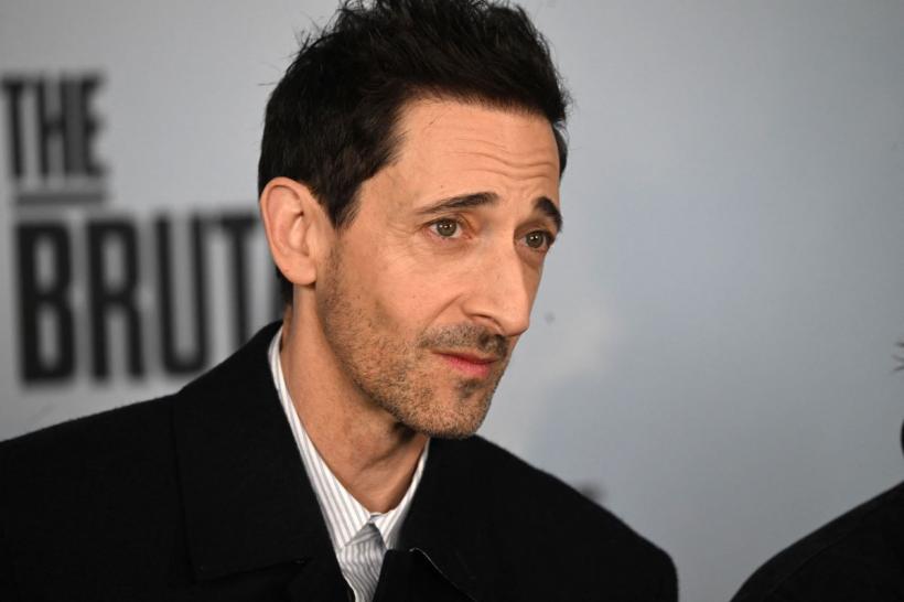 Un makeup-artist a încercat să îndepărteze nasul proeminent al actorului Adrien Brody, crezând că e proteză