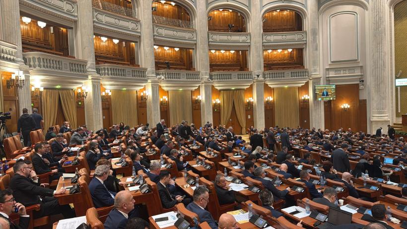 Democrația se mimează în Parlamentul României: Bugetul s-a votat fără prezență în sală și cu 30 de amendamente pe minut 18939633