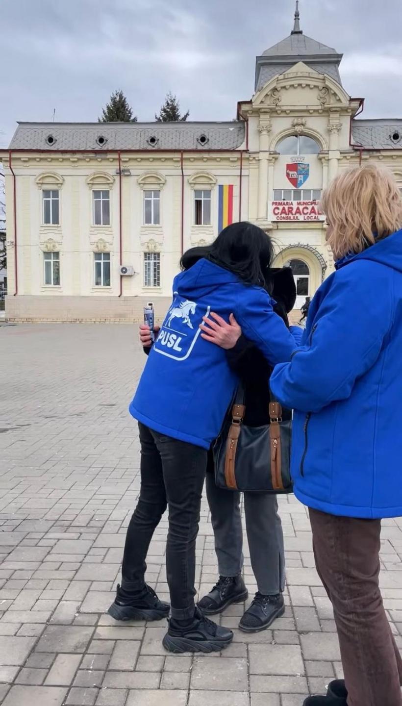 „Cel mai frumos cadou sunt copiii noștri” – Lavinia Șandru și-a serbat ziua de naștere printre oameni, în inima României reale 18939698