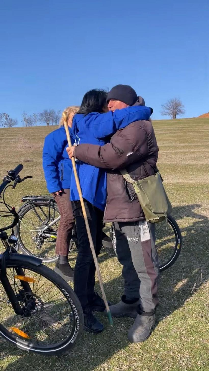 „Cel mai frumos cadou sunt copiii noștri” – Lavinia Șandru și-a serbat ziua de naștere printre oameni, în inima României reale 18939699