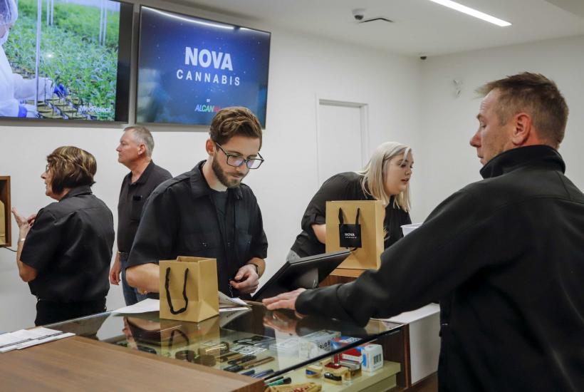 Alarmant: Numărul schizofrenicilor s-a triplat de la legalizarea canabisului în Canada 