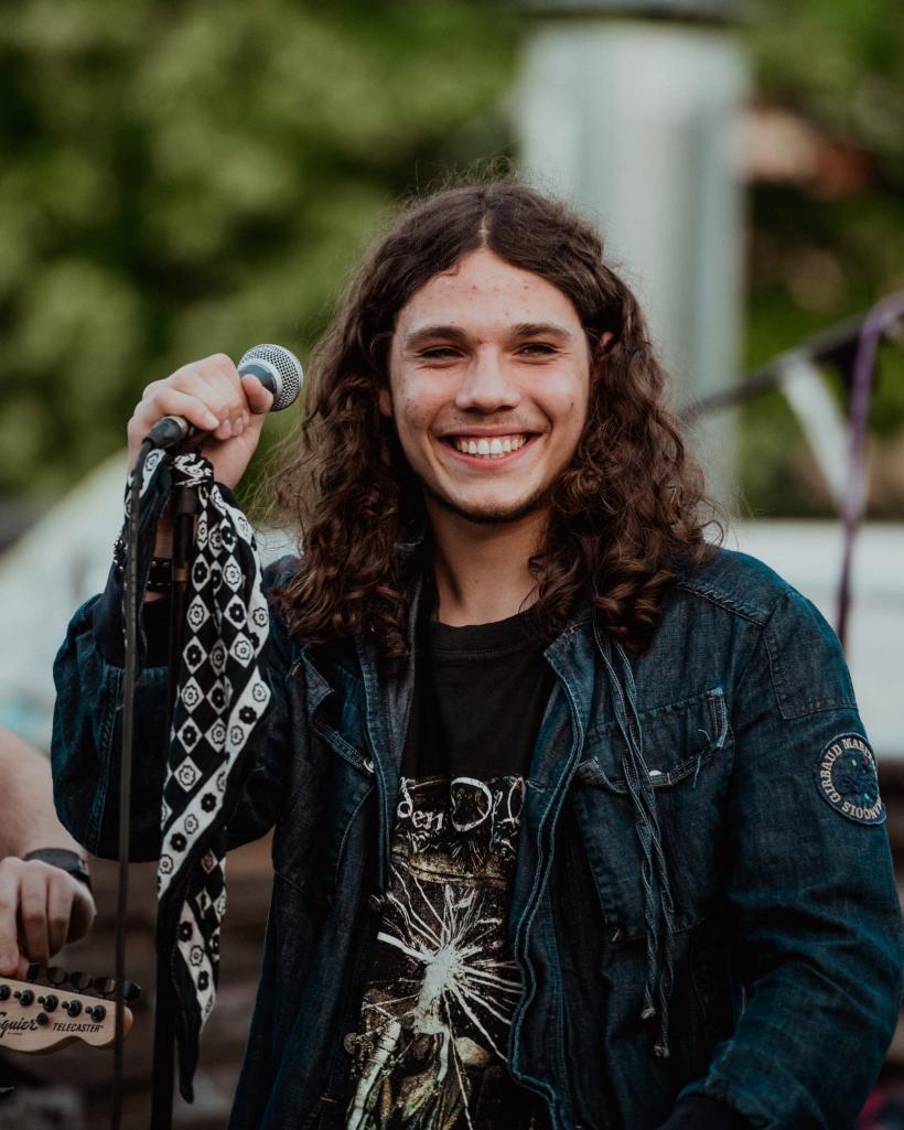 Eric Ogăraru, fiul fotbalistului George Ogăraru vine duminică la X Factor: „Am cântat şi pe stradă!” 18939727