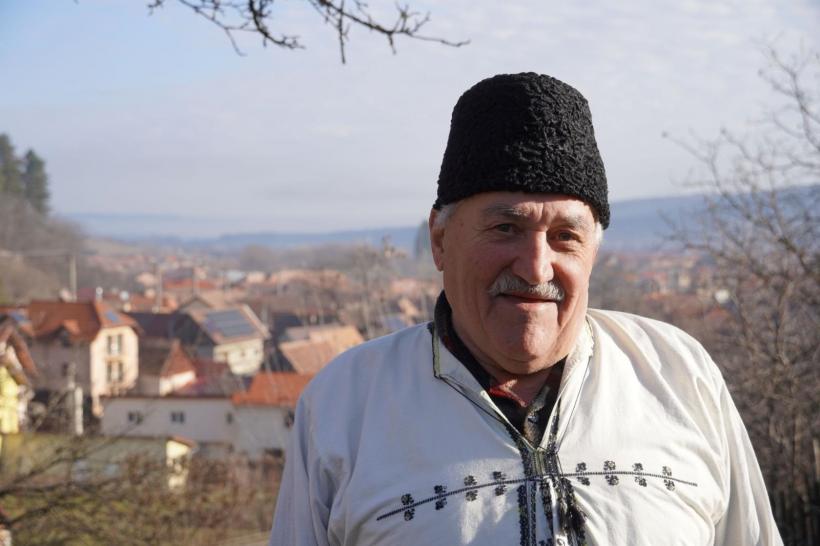 Povestea ultimului șindrilar din Rășinari: Brazii-s ca oamenii, pentru că unii-s suciți 18939541