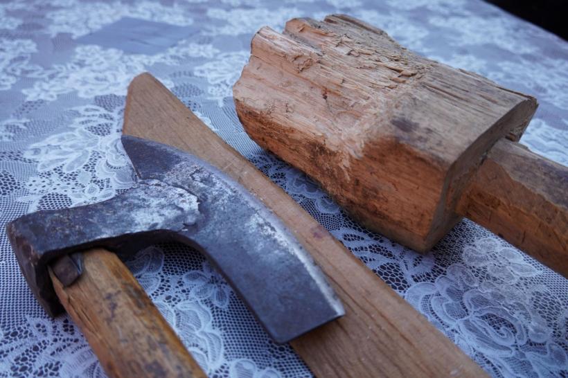 Povestea ultimului șindrilar din Rășinari: Brazii-s ca oamenii, pentru că unii-s suciți 18939542