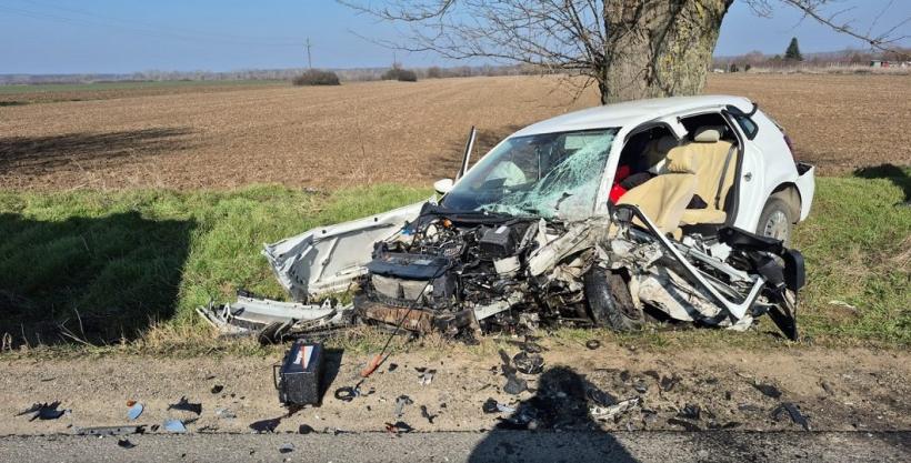 Accident grav în Arad: Trei persoane încarcerate după o coliziune între două autoturisme 18940069