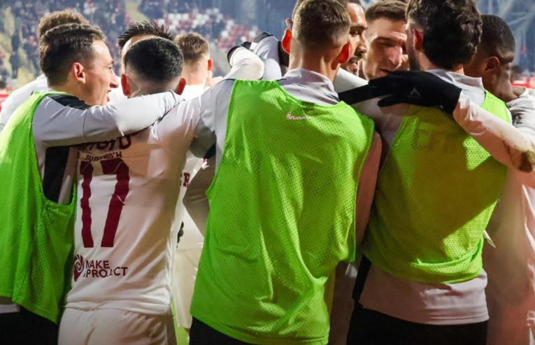 CFR Cluj urcă pe primul loc în Superligă