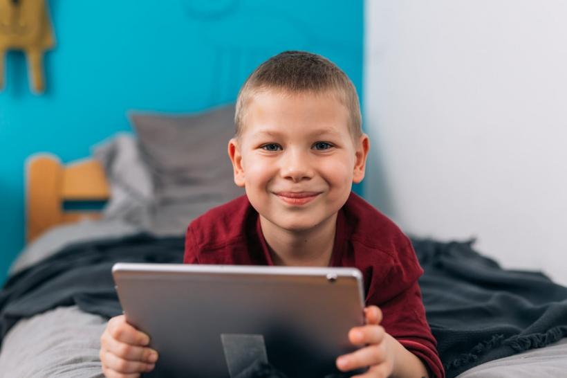 Se propun ore de educație pentru internet în școli. Jumătate din copiii României sunt atacați online 18940289