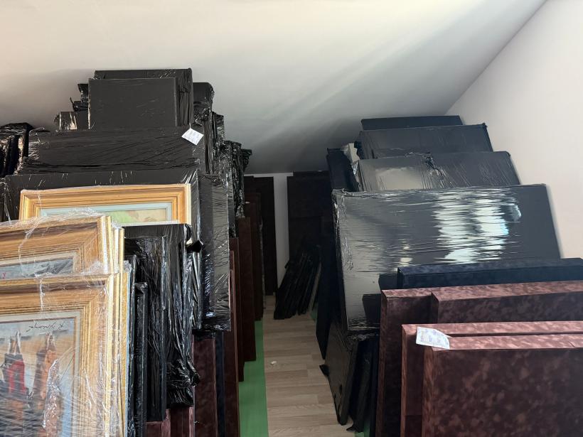 Ce au găsit procurorii acasă la generalul Zisu: Peste 2.000 de tablouri din registrele MApN și ceasuri de lux 18940759