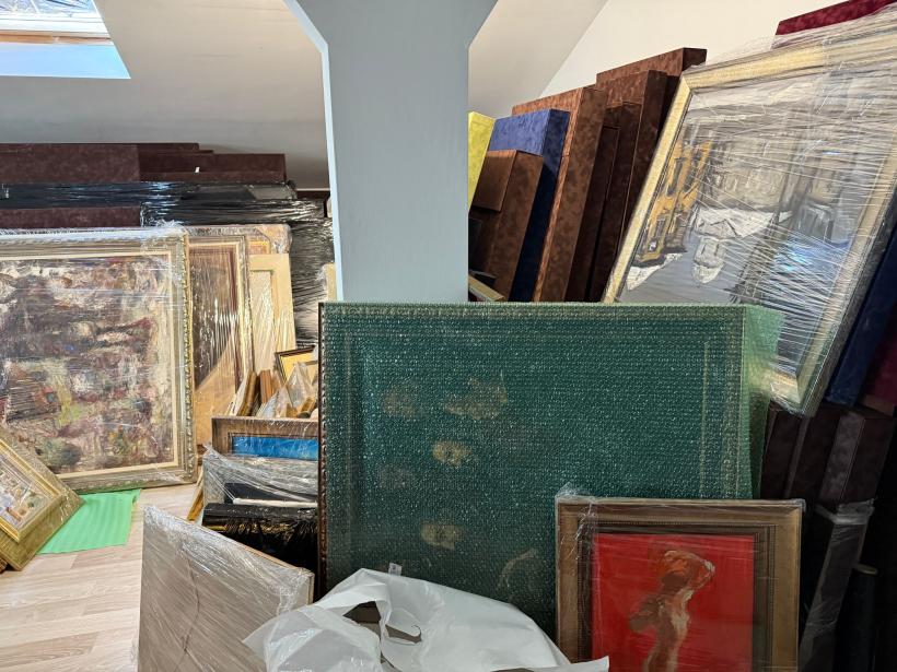 Ce au găsit procurorii acasă la generalul Zisu: Peste 2.000 de tablouri din registrele MApN și ceasuri de lux 18940760