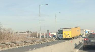 DN1 este blocat în Sibiu, spre Veștem: Remorca unui TIR s-a desprins în mers   18940667