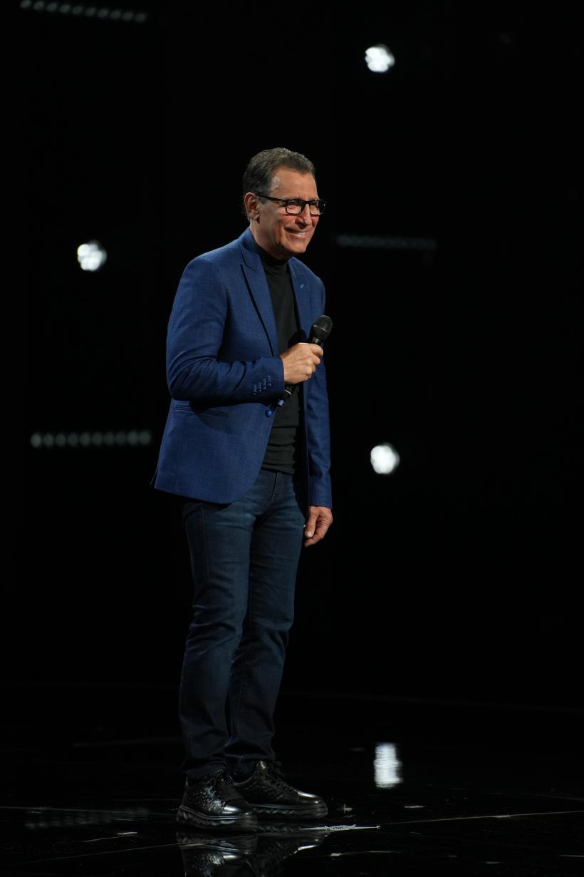 Fizioterapeutul tricolorilor din Generaţia de Aur, Victor Hexan, vine duminica asta, la X Factor.  Cristi Chivu se alătură și el deciziei juraţilor X Factor 18940687