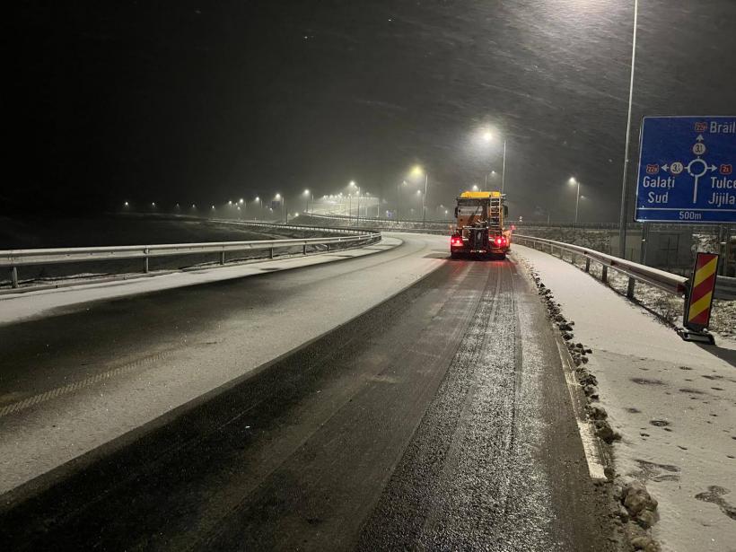 Se circulă în condiții de iarnă în șase județe și în Capitală. Ninge pe autostrăzile A1, A2, A3 și A10 