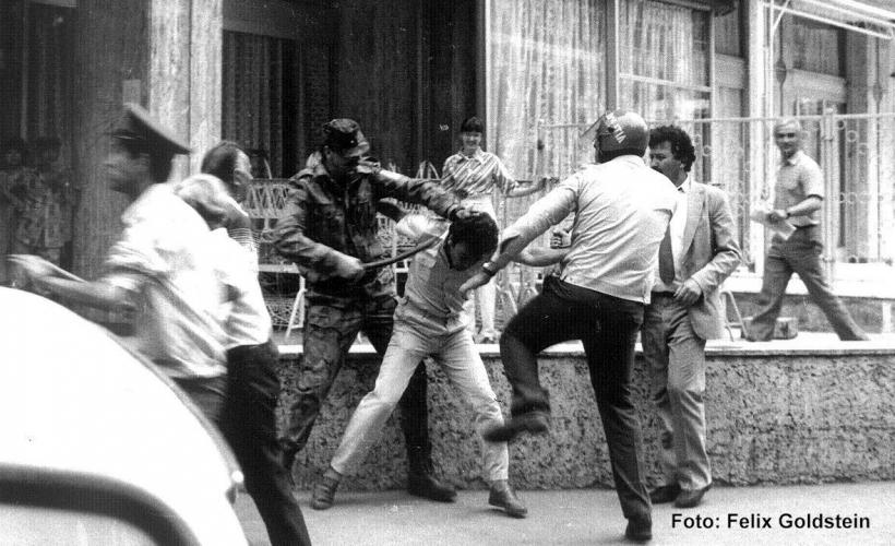 Ovidiu Pecican: „E multă confuzie prin capete și, dacă-i întrebi, cei mai mulți români vor crede că principiul monarhic a fost introdus la noi prin Hohenzollerni!” 18940909