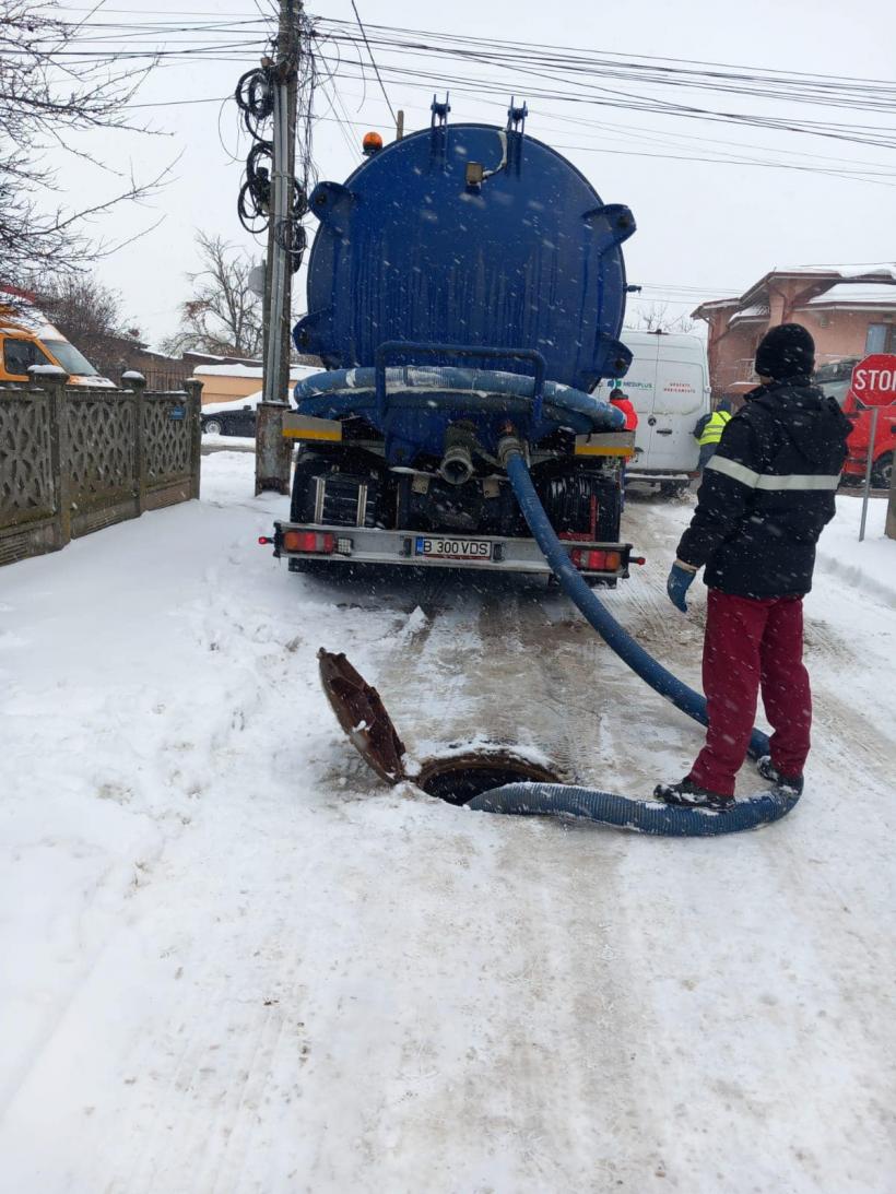 Pericolul din canalizare: Deșeurile aruncate iresponsabil blochează rețeaua publică 18941066