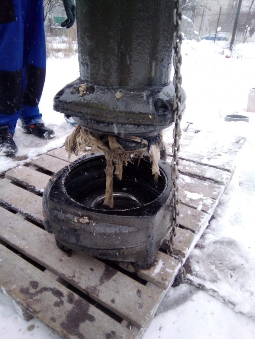 Pericolul din canalizare: Deșeurile aruncate iresponsabil blochează rețeaua publică 18941067