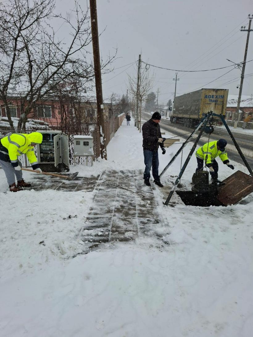 Pericolul din canalizare: Deșeurile aruncate iresponsabil blochează rețeaua publică