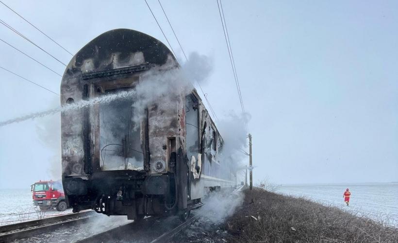 Plan roșu în Olt. Vagonul unui tren de călători a luat foc 18941043
