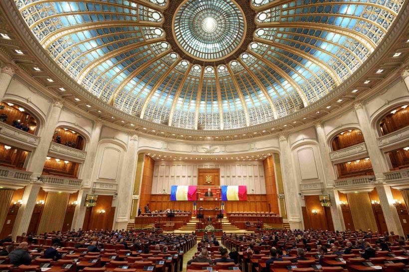 S-a ales praful de retorica „loviturii de stat”: Georgescu validează anularea scrutinului din 2024, candidând în 2025. AUR și POT îi strâng semnăturile 18941098