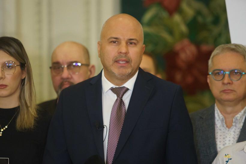 Emanuel Ungureanu, cerere pentru Lasconi: Dragă Elena, e timpul să fii om de stat, să te retragi