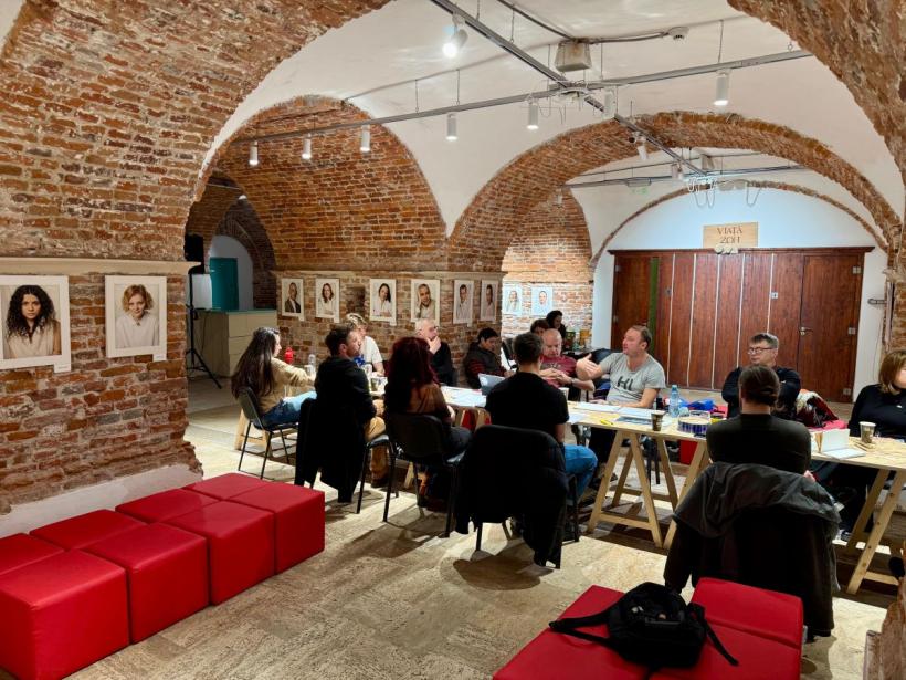 Regizorul Timofei Kuliabin montează la TNRS spectacolul „Lungul drum al zilei către noapte”