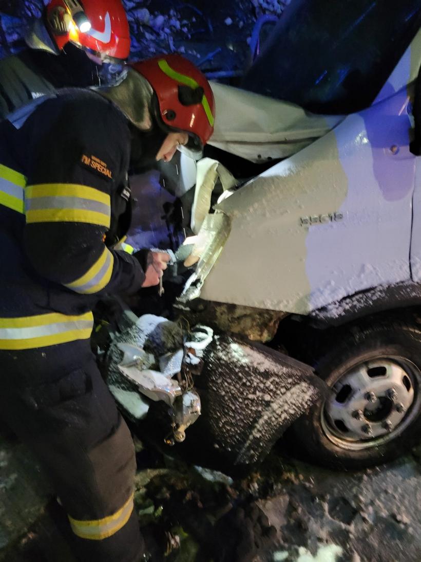 Două microbuze și un TIR s-au ciocnit în Prahova. 12 victime au ajuns la spital 18941328