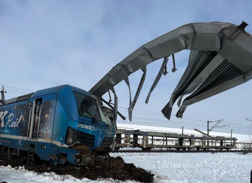 Plan roșu! Accident feroviar grav în Olt: două trenuri de marfă s-au ciocnit. Un om a murit 18941428