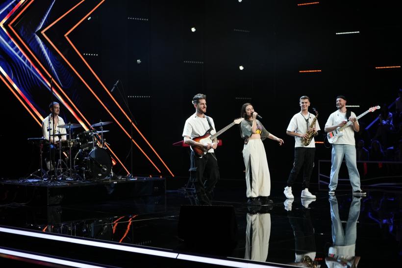 Marius Moga și trupa The Pipers, de la X Factor, semnează piesa Flex de pe coloana sonoră a filmului românesc Mentorii 18941423