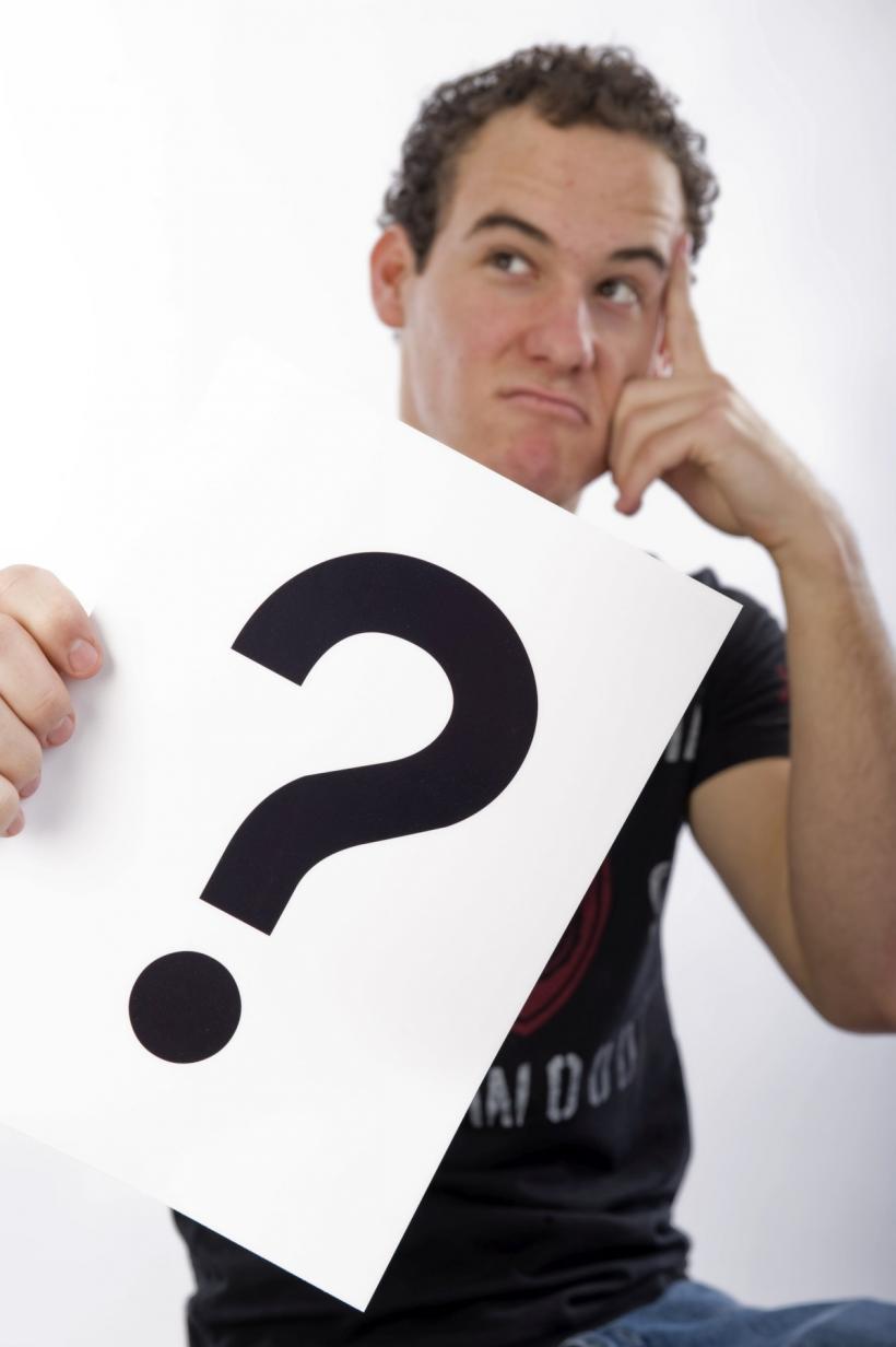 Semnele nesiguranței: Cum îți dai seama că cineva se simte inferior în fața ta