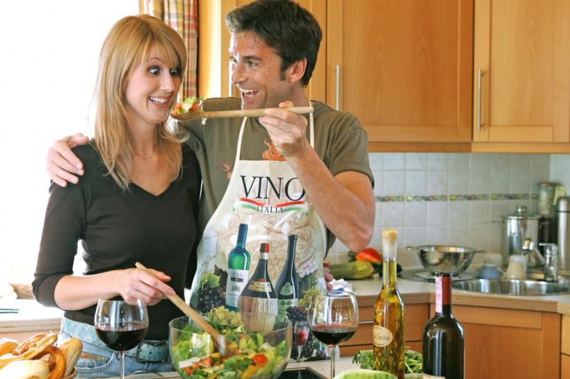 4 salate keto delicioase și ușor de preparat: Rețete sănătoase pentru dieta ketogenică