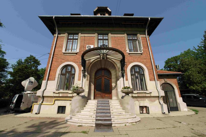 Fabuloasa avere imobiliară a parlamentarilor: terenurile lor ar acoperi de 12 ori Bucureștiul 18941983