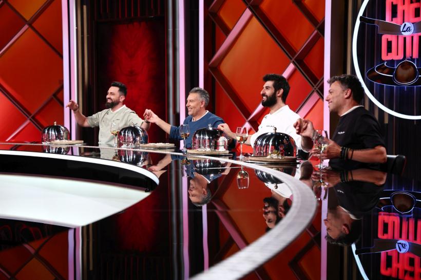 Unul dintre cei patru jurați intră în competiția sezonului 15 Chefi la cuțite cu un super-avantaj. Despre ce avantaj este vorba și cine se bucură de el? 18942037