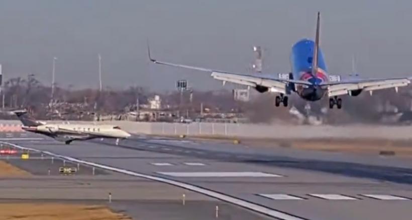 Tragedie evitată: Un avion a evitat la limită coliziunea cu un alt aparat pe o pistă din Chicago 18942379