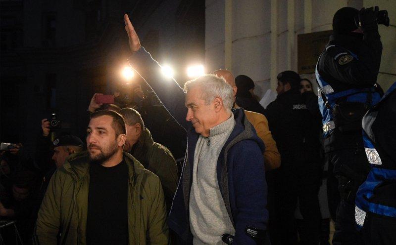 Calin Georgescu sfidează legea poporului român cu salutul "nazist" chiar în faţa Parchetului General 18942537