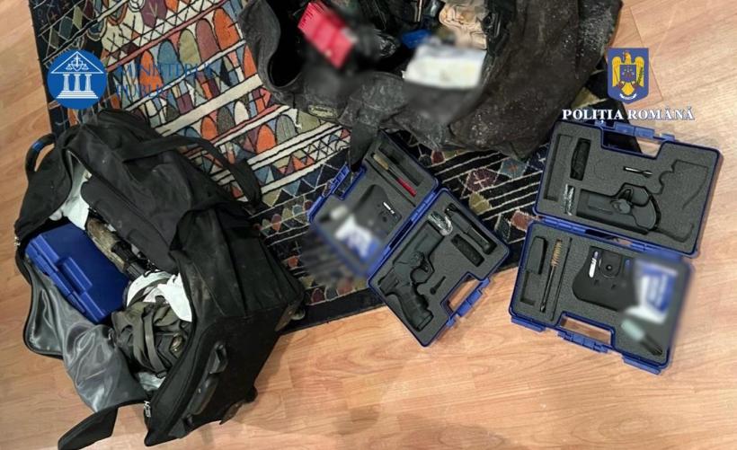 Arme de asalt și muniție găsite la perchezițiile legate de Horațiu Potra