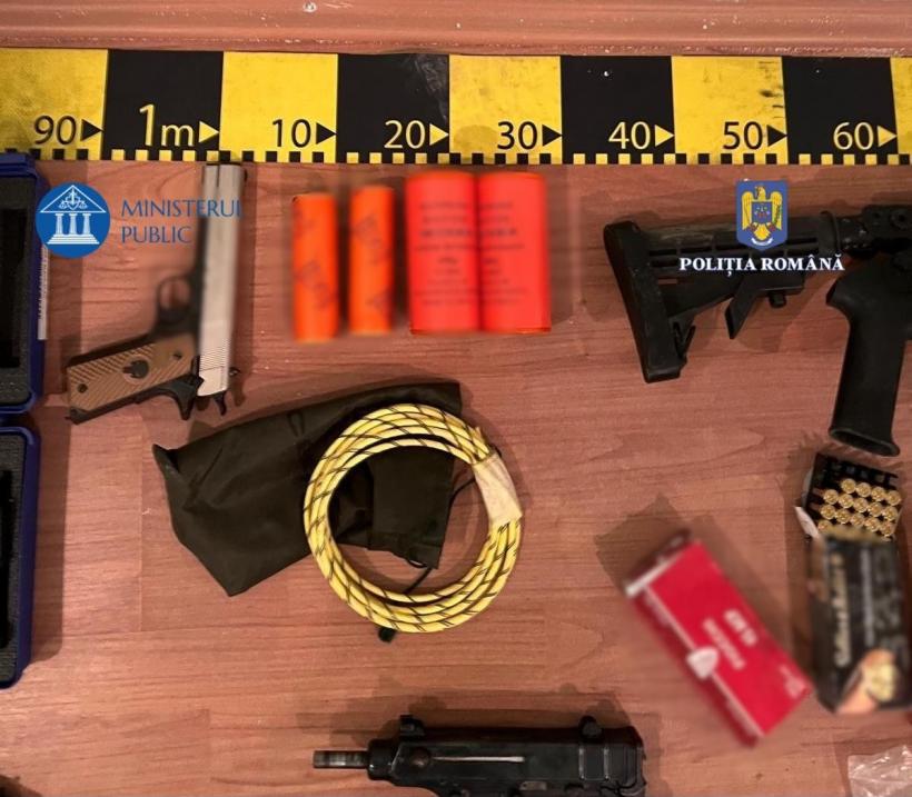 Arme de asalt și muniție găsite la perchezițiile legate de Horațiu Potra 18942464