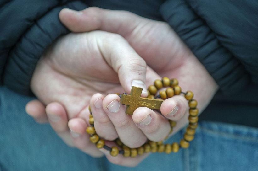 Italienii se roagă la Roma pentru Papa Francisc 18942380