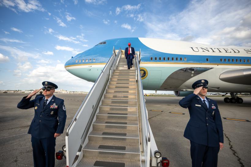 Planul lui Trump pentru a pune mâna pe un al treilea mandat 18942495