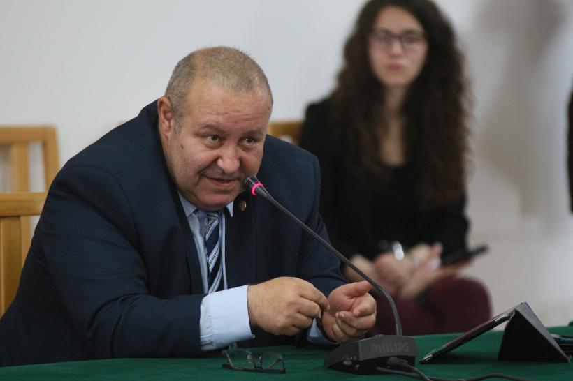 Fenechiu către semnatarii moţiunii: Nu lucraţi pentru poporul român, sunteţi slugile Moscovei