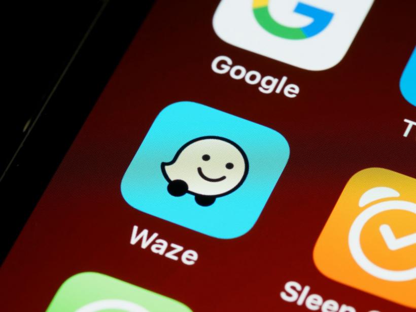 Waze primește un upgrade major: Milioane de utilizatori vor putea folosi funcții inteligente noi