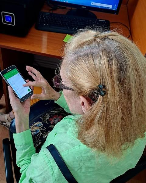 Cursuri de inițiere digitală pentru seniori, lansate de Primăria Capitalei 18943522