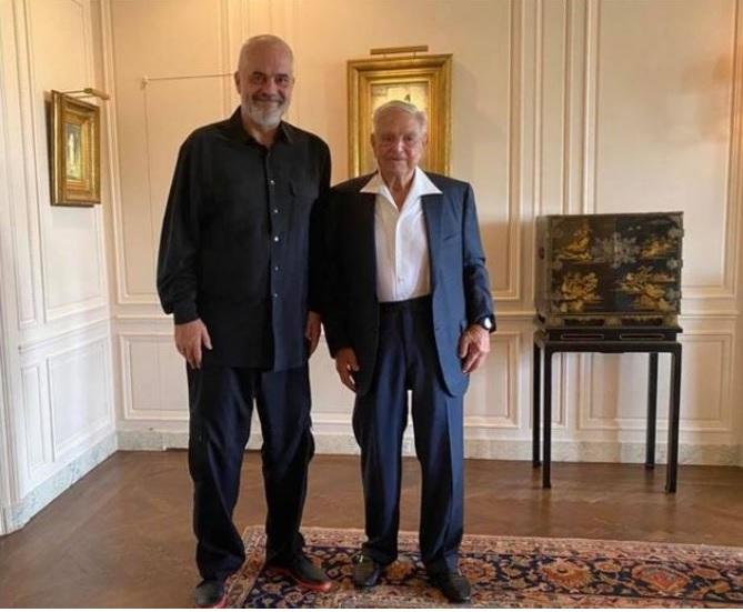 Suveranistul Ponta, sorosist prin alianță: afaceri grele cu „dușmanii poporului”. Călin Georgescu promite să alunge rețeaua Soros din România, după ce i-a mâncat banii ani de zile 18943405