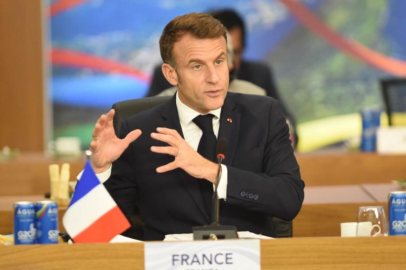 Macron va discuta marţi cu şefii de stat major ai ţărilor dispuse să trimită trupe de menţinere a păcii în Ucraina