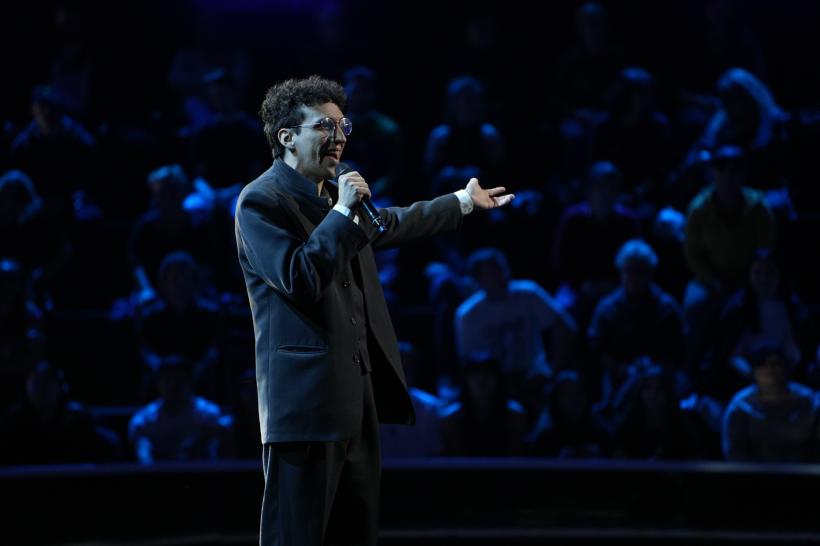Un tânăr diagnosticat cu tulburare de spectru autist ridică în picioare publicul şi juriul X Factor, duminică, la Antena 1. „Bunica le oferea bomboane copiilor ca să se joace cu mine” 18943689