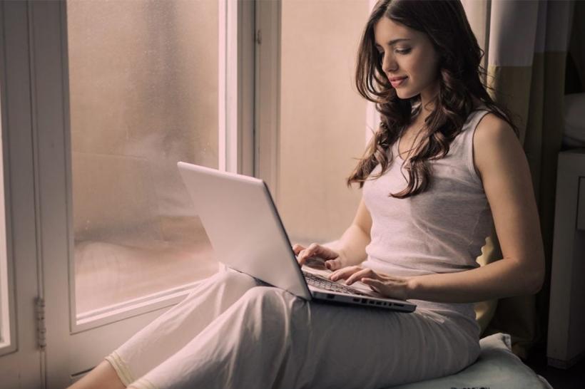 Fraudele romantice online, pericol pentru femei