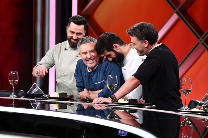 Jurații Chefi la cuțite vorbesc cu emoție despre sărbătoritele zilei de 8 martie din viețile lor. Chef Richard: „Nu-mi pot imagina viața fără mama, legătura mea cu ea este unică” 18943942