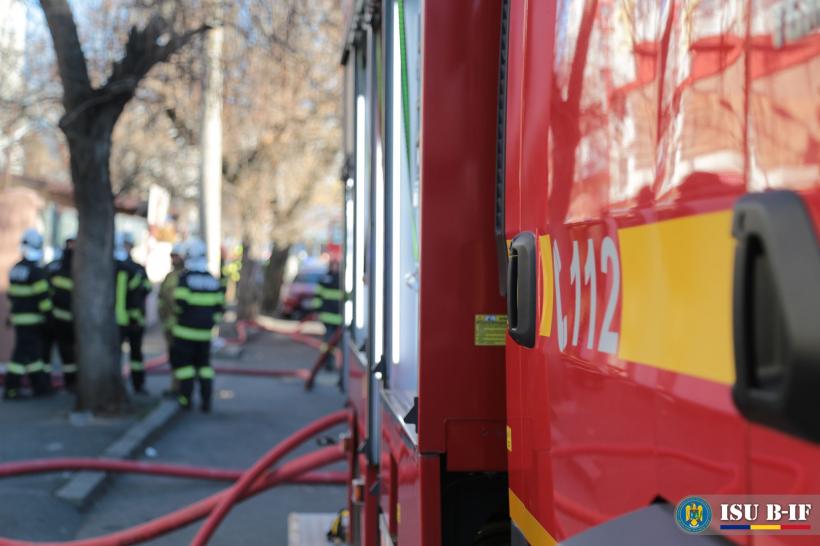 Salvare dramatică din râul Dâmbovița: Doi tineri au căzut în apele reci